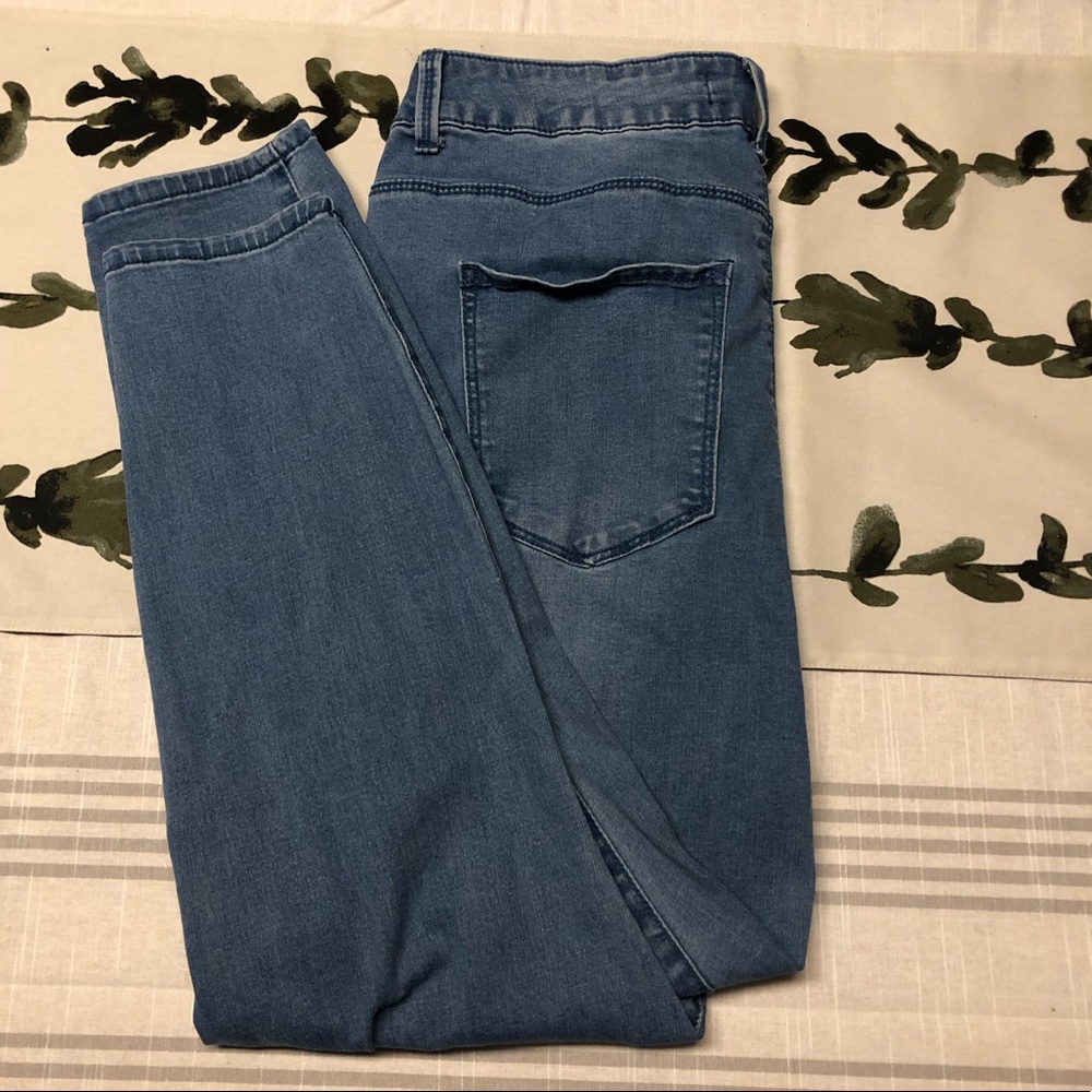 ✨Forever 21 Butt Hugging Skinny Jeans✨